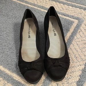 American Eagle black wedges